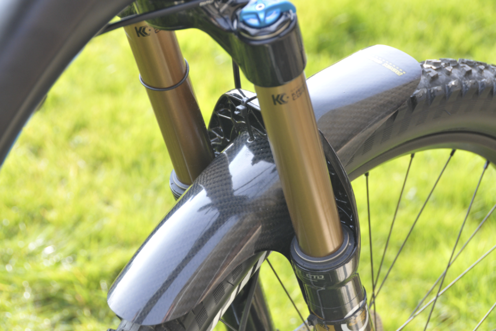 Guardabarros MTB de fibra de carbono de 2 piezas, guardabarros MTB de fibra  de carbono, compatibles con guardabarros delanteros o traseros, bloquean el  barro en bicicletas y bicicletas de montaña, mantienen limpio